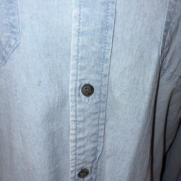 🆕💜 Wrangler Comfort Flex Light Wash Button Down Shirt M Western Denim - Picture 7 of 15
